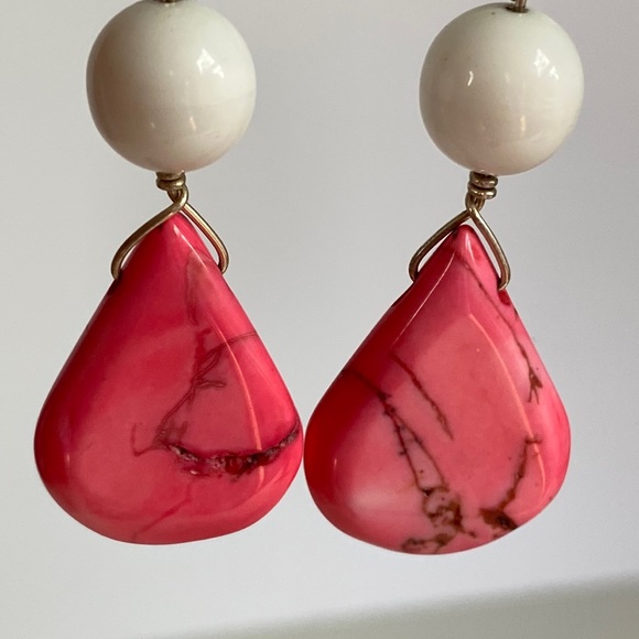Chunky Gemstone glass dangle earrings fuchsia pink white - Picture 3 of 4